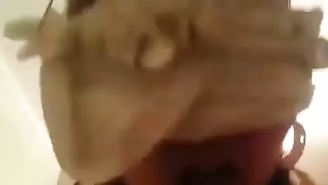 Татарка трясет сиськами и трахается